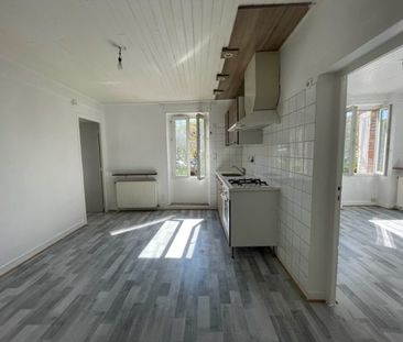 Location Appartement 2 pièces 41m² ARTHES 81160 - Photo 2