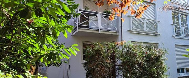 BELIEBTE WOHNUNG IN RUHIGER, GRÜNER LAGE MIT TERRASSE, EBK. - Photo 1