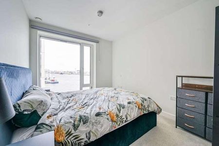 Deveraux House, Duke Of Wellington Avenue, Woolwich, SE18 - Photo 3