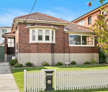 Charming Two-Bedroom Home Opposite the Park with Kogarah Bay Views - Photo 6