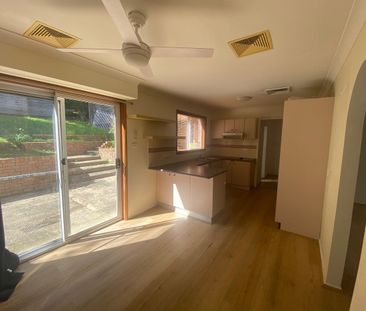 Spacious 4-Bedroom + Study Family Home for Rent – Wyoming, NSW - Photo 5