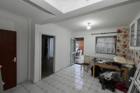 5 bedroom end of terrace house to rent - Photo 2