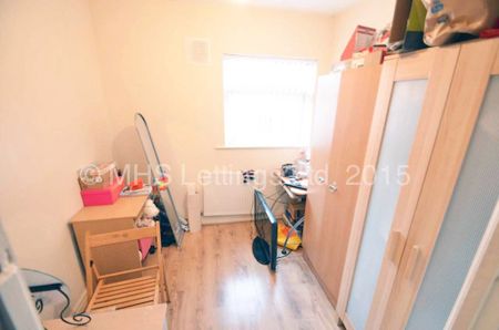 2 Bedroom Mid Terraced House for rent in Park View Avenue - Photo 4