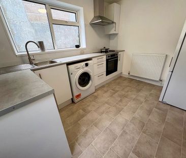 TWO DOUBLE BEDROOMS, BOURNEMOUTH (P01531) - Photo 4