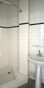 Location Appartement 2 pièces 50m² ST ETIENNE 42000 - Photo 4