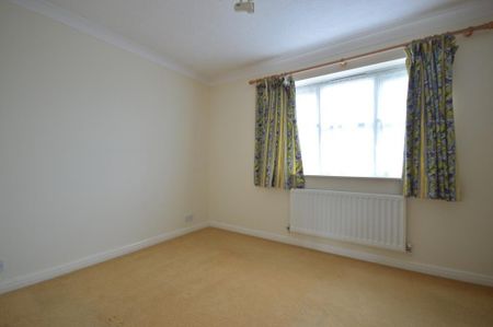 2 bedroom end of terrace house to rent - Photo 3