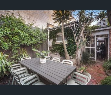 Charming Victorian 2 Bedroom Home - Photo 2