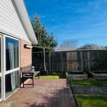 Sunny, secure and double glazed! - Photo 1