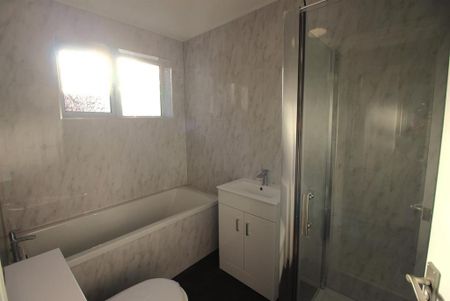 2 bedroom bungalow to rent - Photo 2