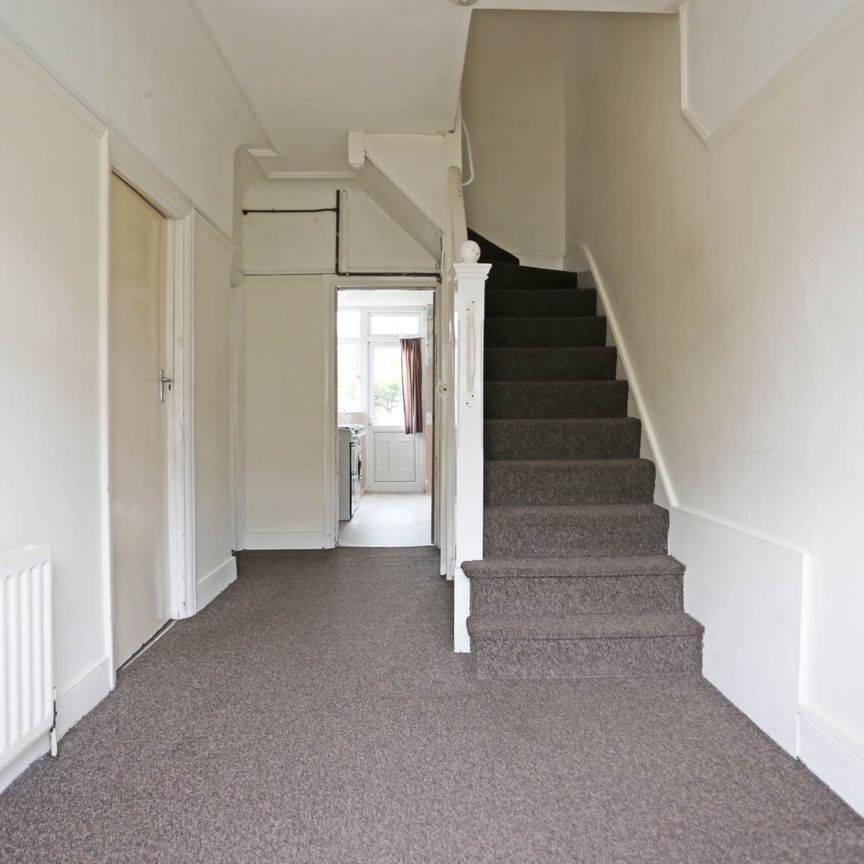 Price £2,500 pcm - Available Now - Part Furnished - Photo 1