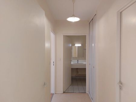 À LOUER – appartement type 2 avec parking dans le centre de TOURS • Réf GI-JB-G0350 - Photo 2