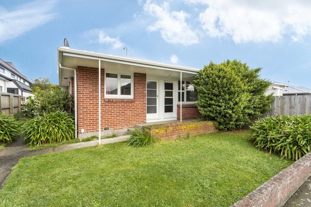 RICCARTON - Photo 1