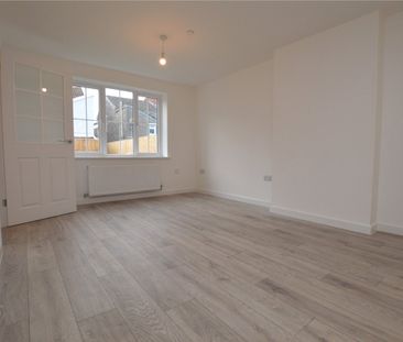 3 Bed Property To Rent - Photo 3