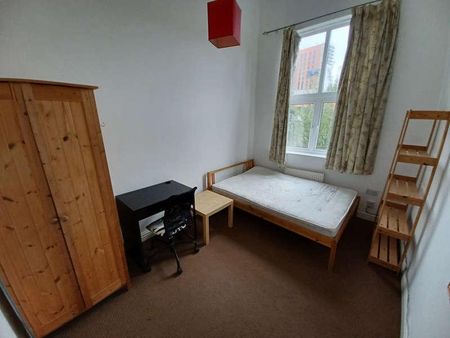 Newcastle St, Hulme, Manchester, M15 - Photo 3