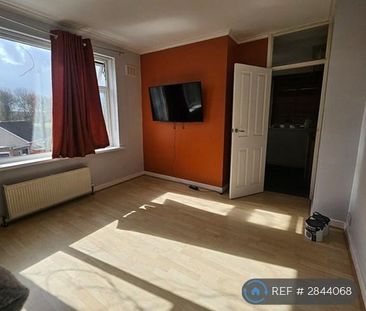 4 bedroom semi-detached house to rent - Photo 1