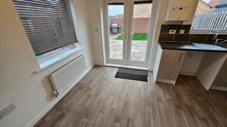 3 bedroom semi-detached house to rent - Photo 2