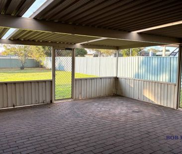 Three Bedroom Home Close to Delroy Park Shopping Centre - Photo 3