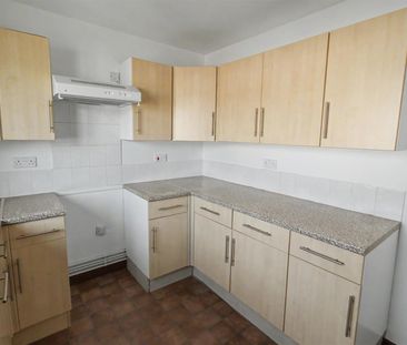 2 Bedroom Flat / Apartment to let - Photo 5