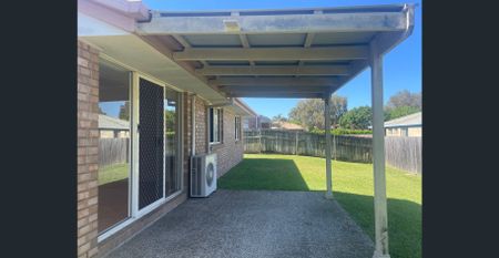 27 Poinciana Street, Wynnum West, Qld 4178 - Photo 4