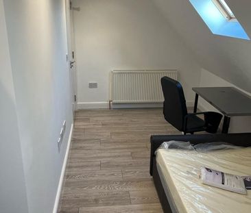 6 Bed Terraced House, Prior Deram Walk, CV4 - Photo 3