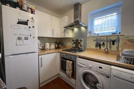 2 bedroom flat to rent - Photo 2