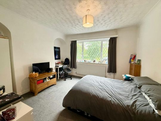Church Street, Silverdale, ST5 - Photo 1