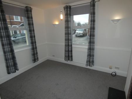 3 bed Terraced - To Let - Photo 4