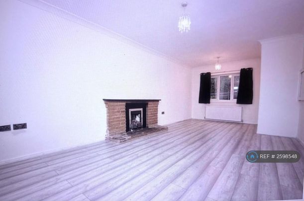 3 bedroom terraced house to rent - Photo 1