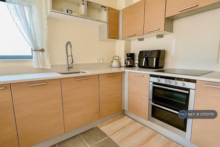 2 bedroom flat to rent - Photo 4