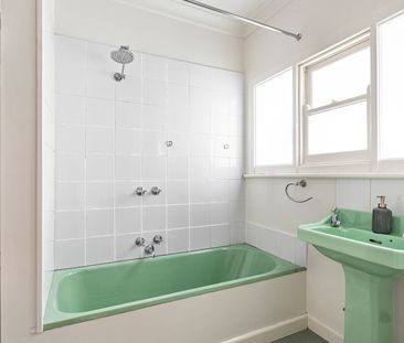 4 Crawford Street, Newport VIC 3015 - House For Rent | Domain - Photo 2