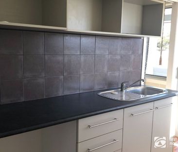 Inner Jetty living with stunning views - Photo 2