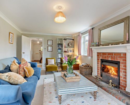 4 bedroom detached house to rent - Photo 1