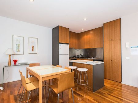 TWO BEDROOM APARTMENT LOCATED RIGHT IN THE HEART OF WILLIAMSTOWN! - Photo 4