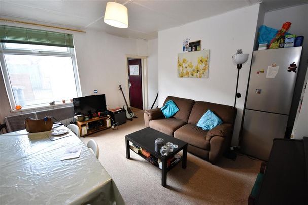 4 bedroom property to rent - Photo 1