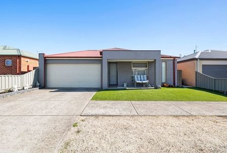 52 McNulty Drive, Wendouree - Photo 2