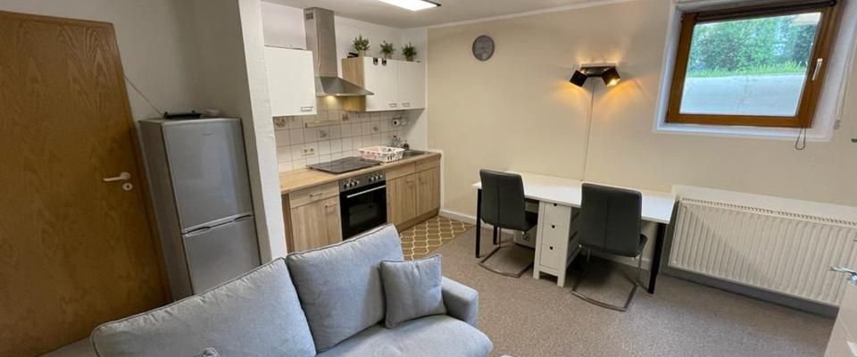 Ruhige 1-Zi.-Souterrainwohnung 36 m² Einliegerwohnung, Stellplatz - Photo 1