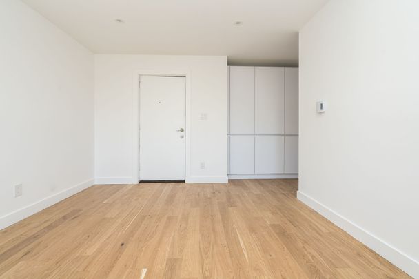 110 Oriole Parkway - Photo 1