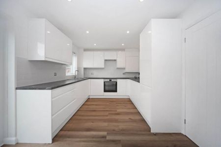 3 bedroom semi-detached house to rent - Photo 3