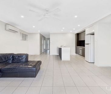 Stylish modern townhouse in resort style complex - Photo 1