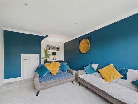 4 bedroom detached house to rent - Photo 2