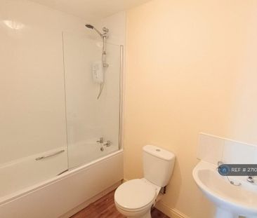 2 bedroom flat to rent - Photo 6