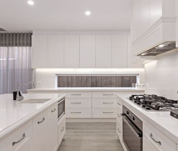 ELEGANT FAMILY HOME - Photo 6