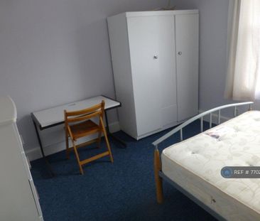 1 bedroom in a house share to rent - Photo 2