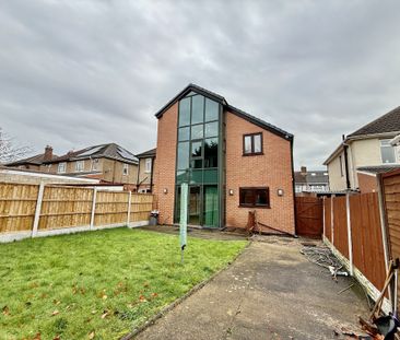 Spacious 4/5 bed semi-detached home on Repton Avenue, Derby. Set ov... - Photo 4