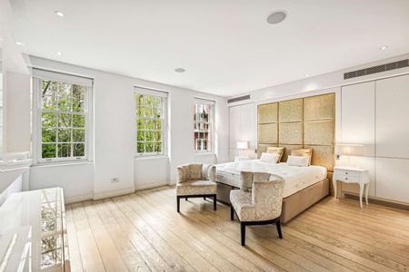 A luxurious four bedroom house in the heart of Mayfair. - Photo 4