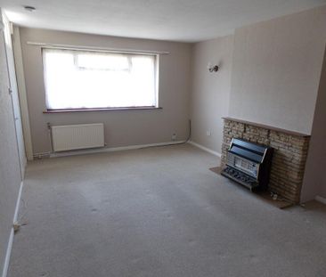 2 bedroom semi-detached bungalow to rent - Photo 2