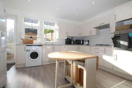 Fulford Grove, South Oxhey, WD19 - Photo 3