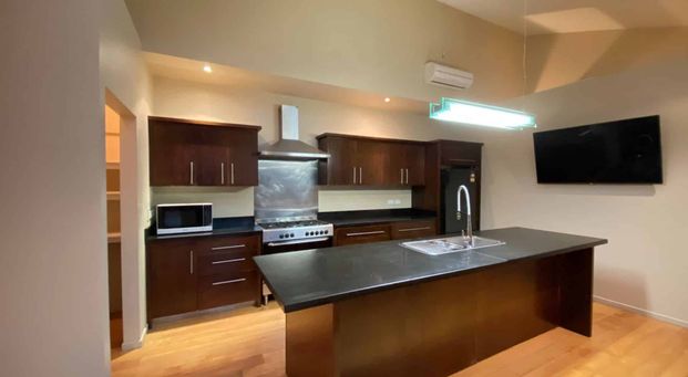 Stand tall above the rest - Photo 1