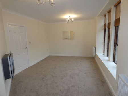 Dickson Road flat 8 - Photo 2