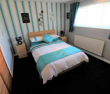 4 bedroom detached house to rent - Photo 3